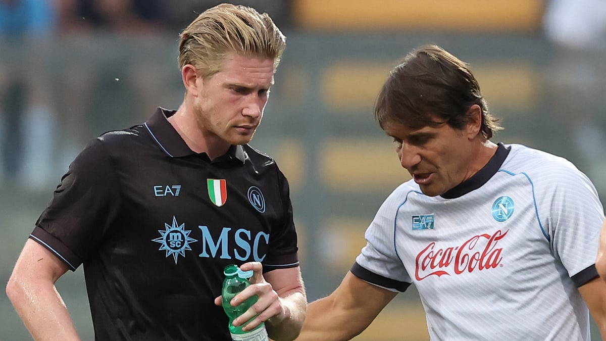 Napoli's Kevin De Bruyne and head coach Antonio Conte