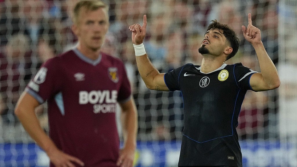 AP/Dave Shopland : Chelsea's Pedro Neto celebrates after scoring during the Premier League soccer match between Chelsea and West Ham in London, Friday, Aug. 22, 2025.