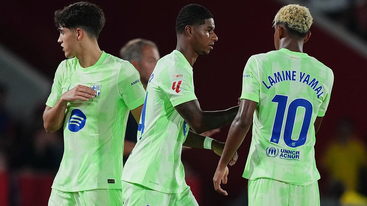 | Photo: AP/Joan Mateu Parra : La Liga 2025-26 Matchday 2 Preview: Barcelona's Marcus Rashford, center, enters the game during the La Liga soccer match between Mallorca and Barcelona in Mallorca, Spain, Saturday, Aug. 16, 2025. 