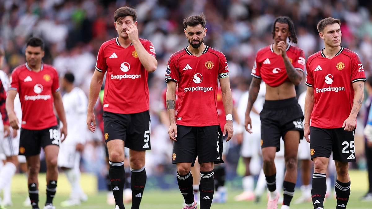 Manchester United players walk off the pitch against Fulham.