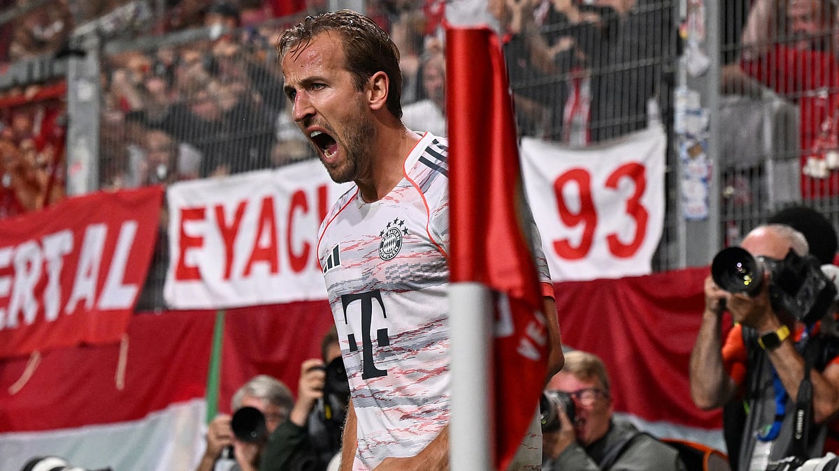 Wehen Wiesbaden vs Bayern Munich, DFB-Pokal 2025-26: Harry Kane celebrates his winning goal.