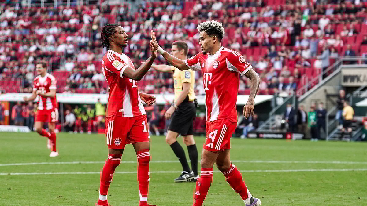 X/@FCBayernEN : Augsburg Vs Bayern Munich Highlights, Bundesliga 2025-26: Bayern Munich celebrating their win.
