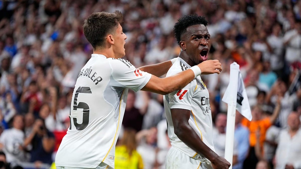 (AP Photo/Manu Fernandez) : Real Madrid's Vinicius Junior, right, celebrates with Arda Guler after scoring his side's second goal during the Spanish La Liga soccer match between Real Madrid and Mallorca in Madrid, Saturday, Aug. 30, 2025.