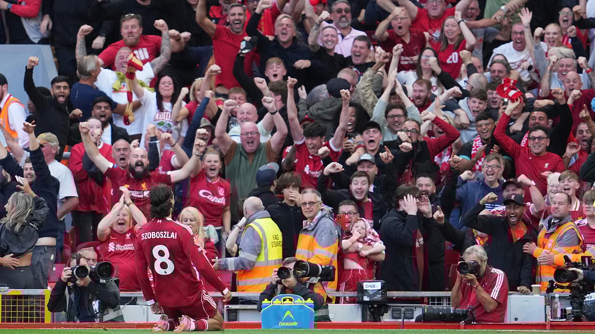 (AP Photo/Jon Super) : Liverpool's Dominik Szoboszlai celebrates after scoring his sides first goal during the English Premier League soccer match between FC Liverpool and FC Arsenal in Liverpool, England, Sunday, Aug. 31, 2025.