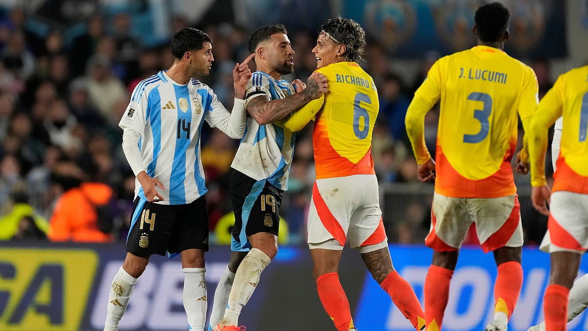 | Photo: AP/Gustavo Garello : Colombia's Richard Rios (6) argues Argentina's Nicolas Otamendi, second from left, during a qualifying soccer match for the FIFA World Cup 2026 at the Monumental stadium in Buenos Aires, Argentina, Tuesday, June 10, 2025.