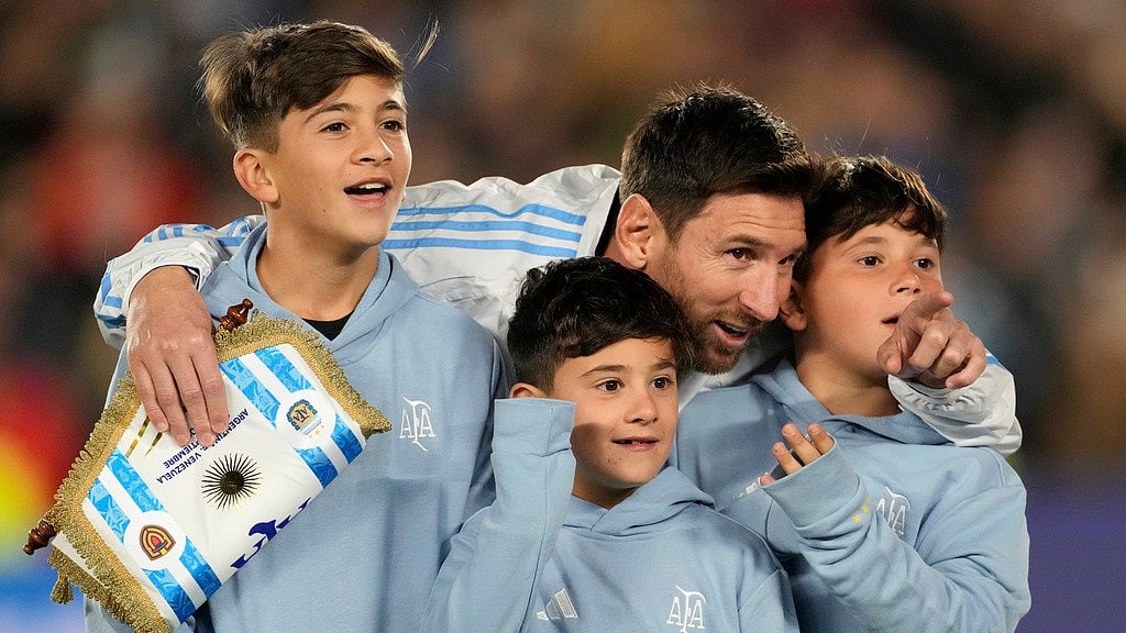 AP/Gustavo Garello : Argentina's Lionel Messi embraces his sons prior to a World Cup 2026 qualifying soccer match against Venezuela at the Monumental stadium in Buenos Aires, Argentina, Thursday, Sept. 4, 2025.