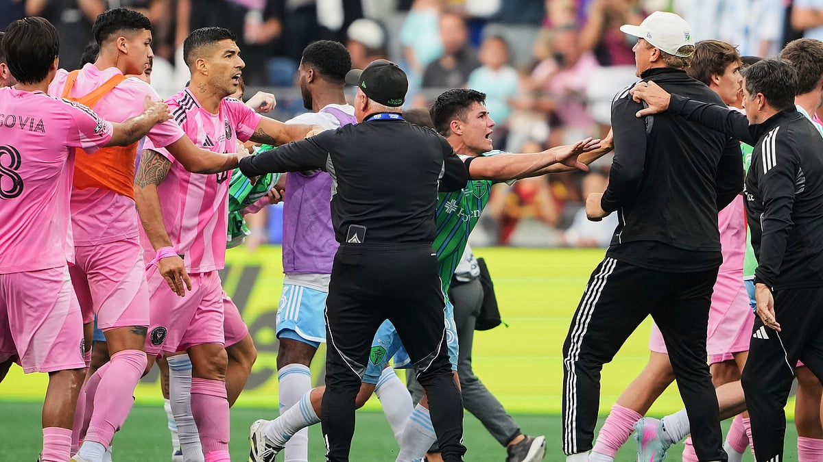 | Photo: AP/Lindsey Wasson : Inter Miami forward Luis Suárez, third from left, is separated from Seattle Sounders players and staff as Sounders midfielder Kalani Kossa-Rienzi, center right facing, holds a staff member back during a fight after the Sounders won the Leagues Cup final soccer match Sunday, Aug. 31, 2025, in Seattle