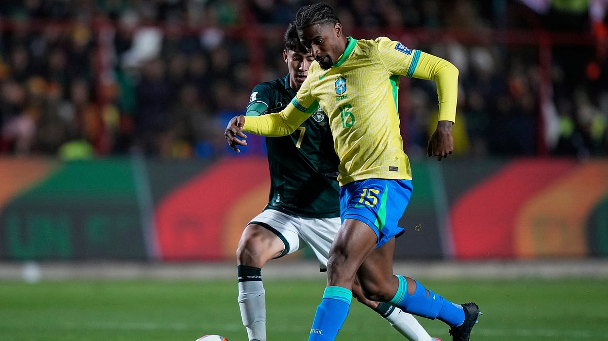 | Photo: AP/Juan Karita : Brazil's Alexsandro Ribeiro, right, and Bolivia's Miguel Terceros battle for the ball during a World Cup 2026 qualifying soccer match at Villa Ingenio stadium in El Alto, Bolivia, Tuesday, Sept. 9, 2025.