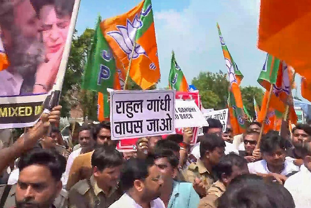 | Photo: PTI : Rahul Gandhis convoy stopped