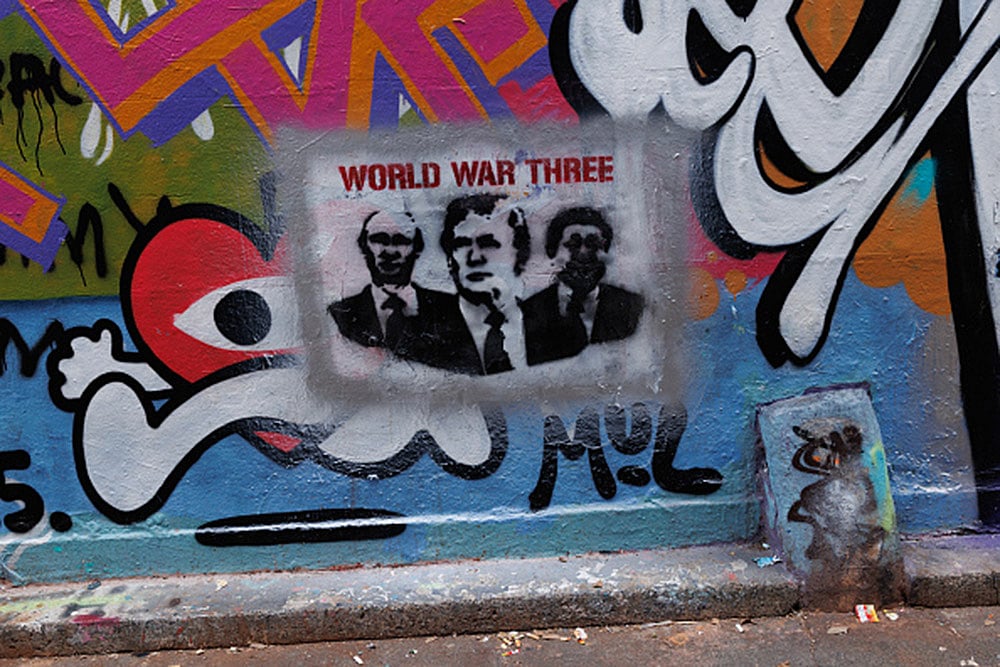 | Photo: Dan Kitwood/Getty Images : US President Donald Trump , Russian President Vladimir Putin, and Chinas President Xi Jinping are depicted on a wall of graffiti in London, England