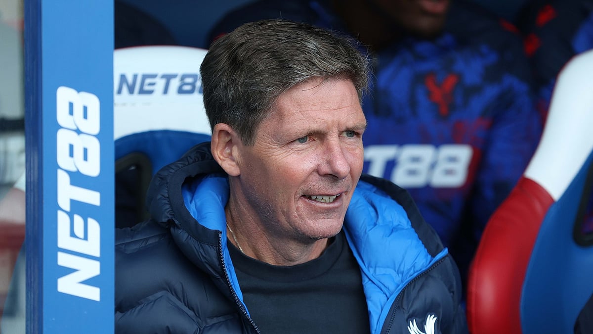 Oliver Glasner looks on during Crystal Palace's match with Sunderland.