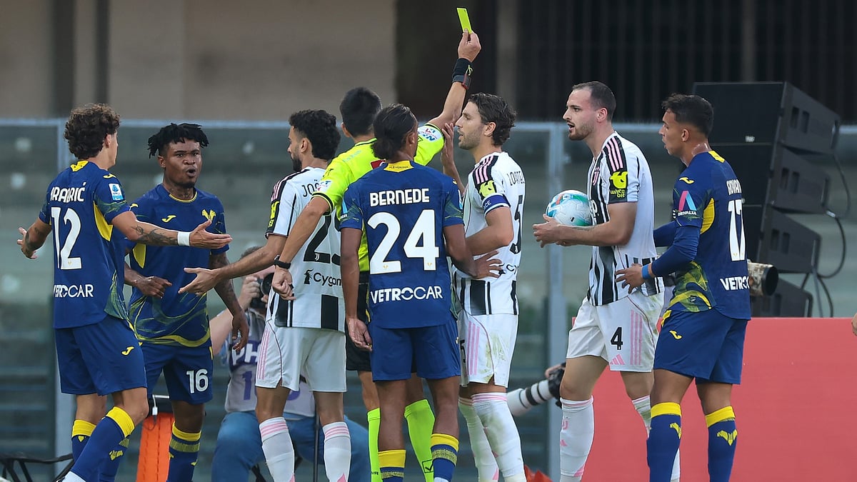 Juventus players contest a referee decision.