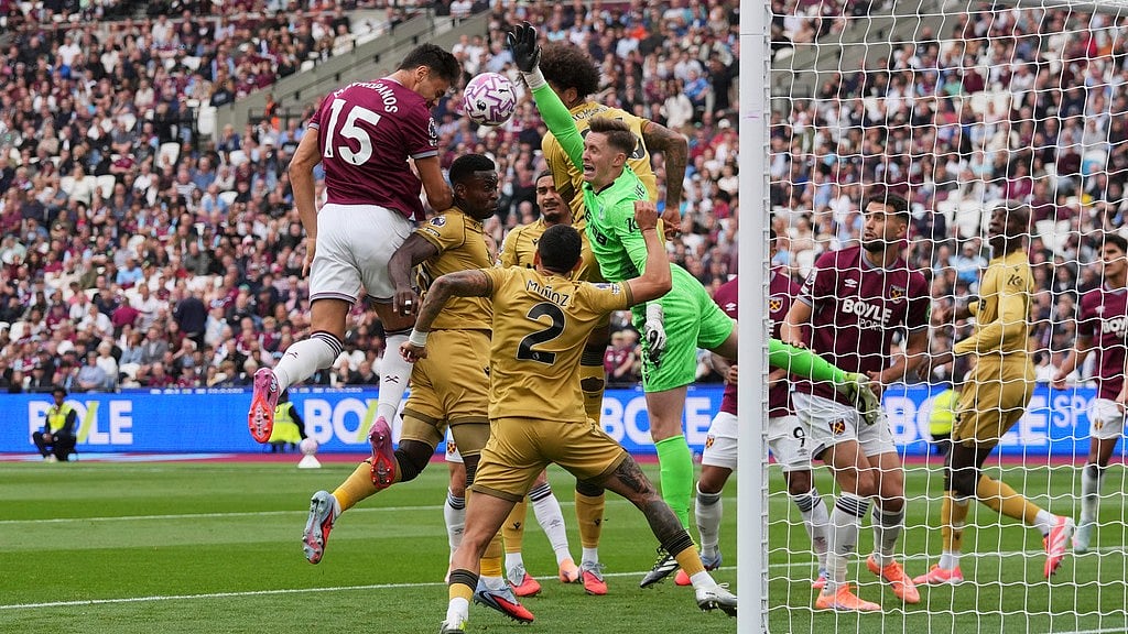 AP/Kin Cheung : West Ham's Konstantinos Mavropanos (15) heads the ball as Crystal Palace's goalkeeper Dean Henderson makes a save during the English Premier League soccer match between West Ham United and Crystal Palace.