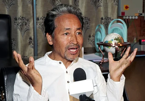 (ANI Video Grab) : Sonam Wangchuk Returns to Leh, Calls for Peaceful Dialogue on Ladakh Issues
