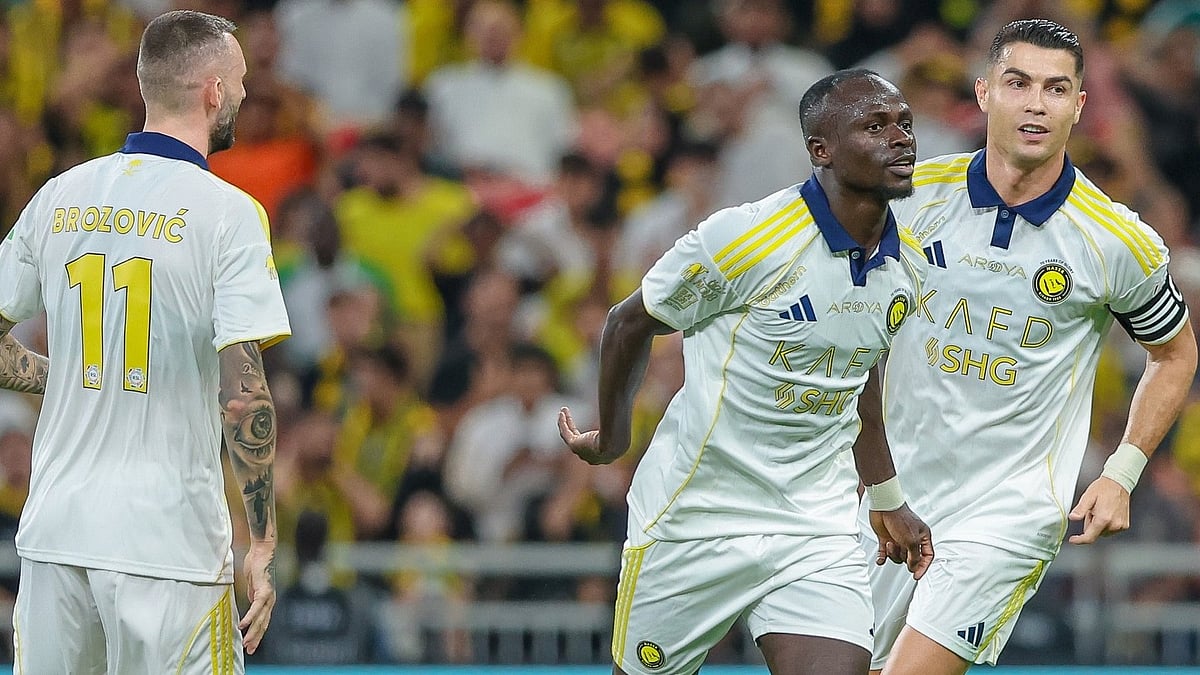 | Photo: Instagram/spl_en : Al-Nassr's Sadio Mane celebrates with teammates after scoring against Al-Ittihad in the Saudi Pro League 2025-26 match.