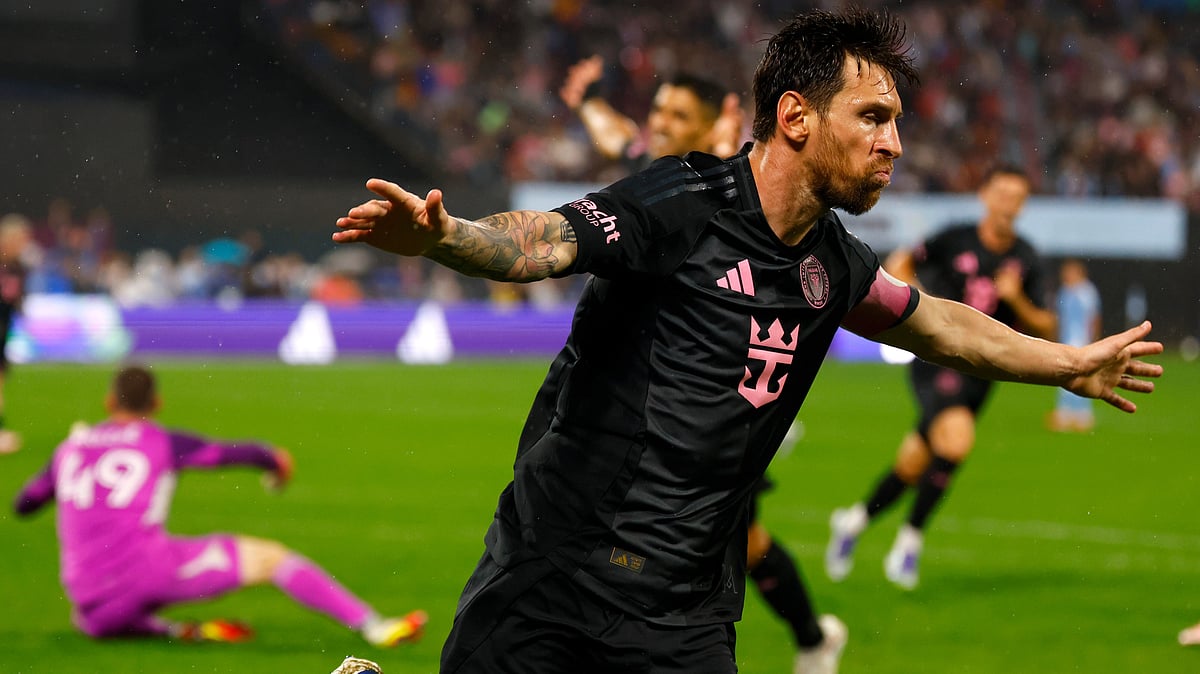 | Photo: AP/Noah K. Murray : Inter Miami forward Lionel Messi reacts after scoring a goal against New York City FC goalkeeper Matt Freese (49) during the second half of a MLS soccer game, Wednesday, Sept. 24, 2025, in New York.