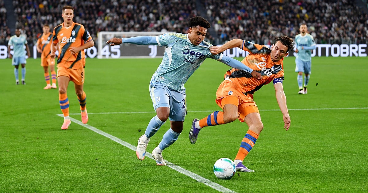 Marten De Roon and Weston McKennie in action in Juventus vs Atalanta match in Serie A 2025-26.