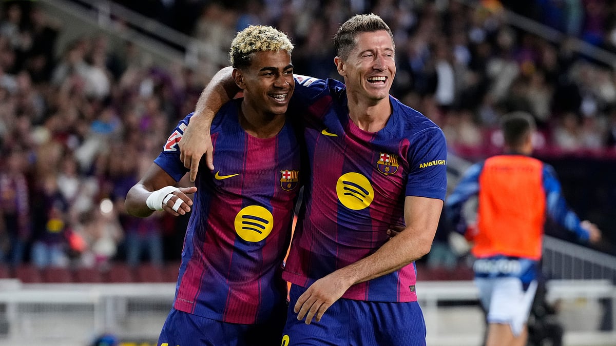 Barcleona's Lamine Yamal and Robert Lewandowski