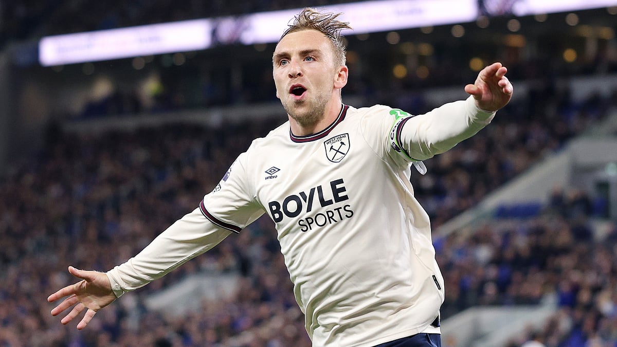 Jarrod Bowen celebrates his goal against Everton