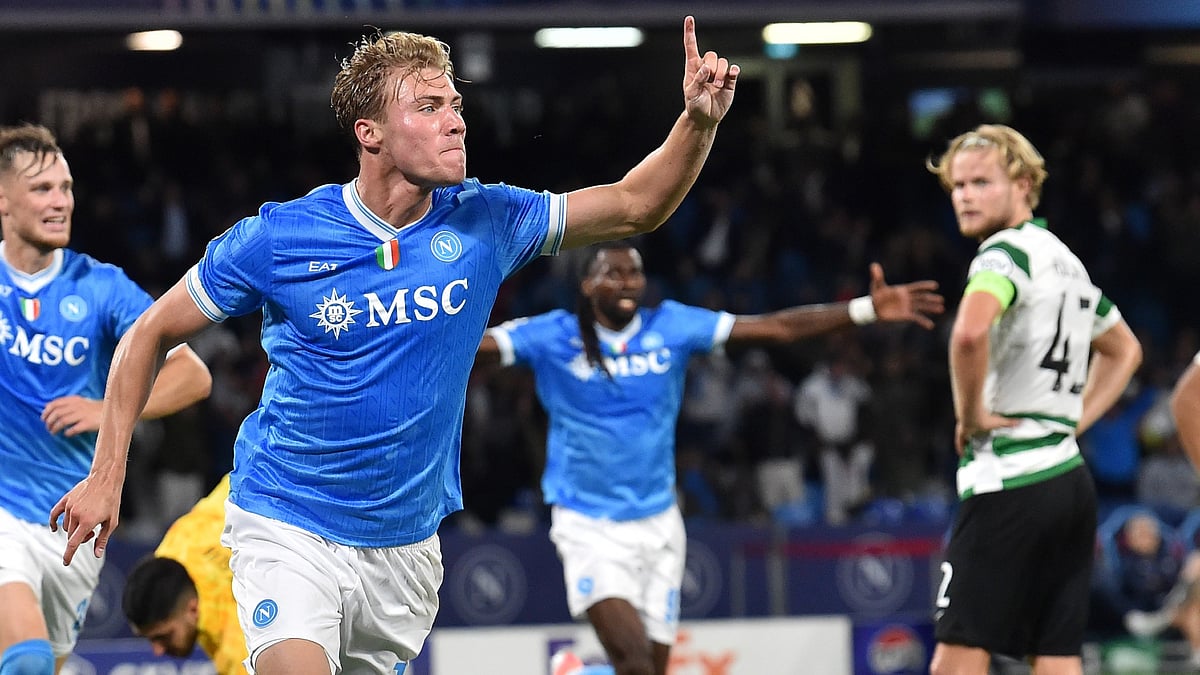 Rasmus Hojlund celebrates his second goal as Napoli defeat Sporting 2-1.