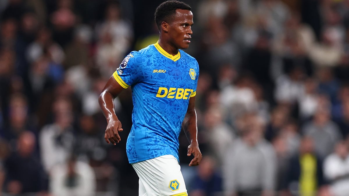 Wolves forward Jhon Arias