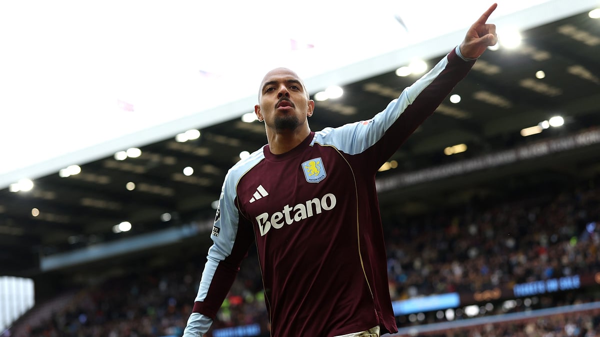 Donyell Malen celebrates scoring his second goal as Aston Villa defeat Burnley 2-1.