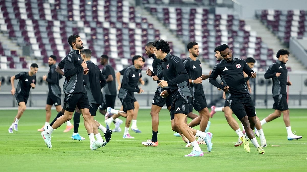 | Photo: X/QFA_EN : The Qatar national team players in training ahead of the FIFA World Cup 2026 AFC Qualifiers match against Oman.
