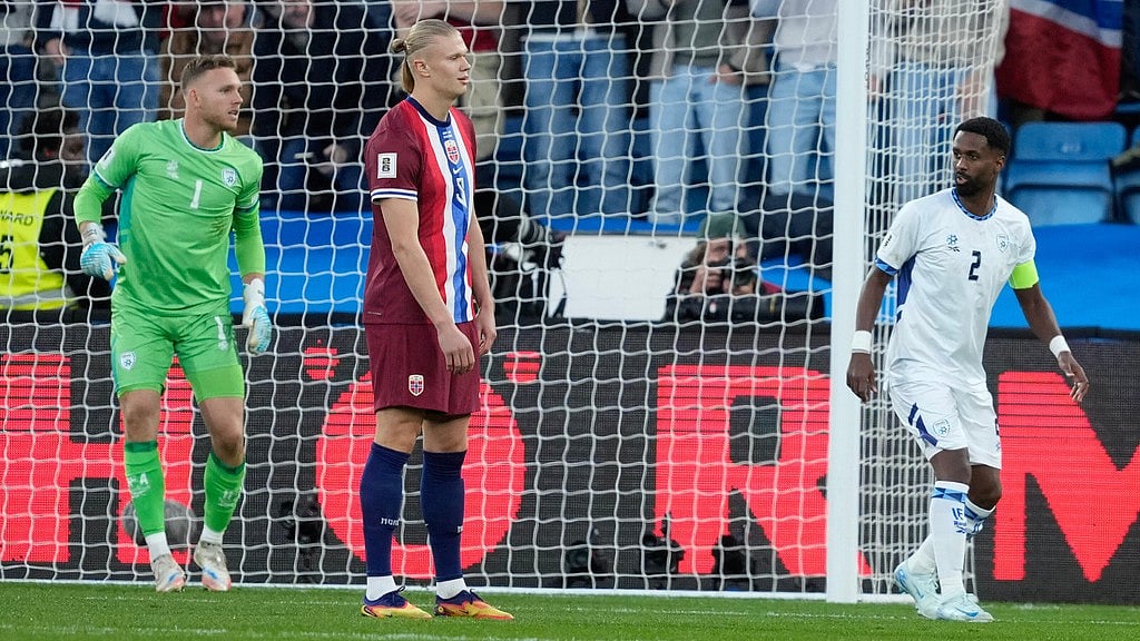 AP : Norway's Erling Braut Haaland reacts after missing a penalty kick, during the World Cup qualifying soccer match between Norway and Israel in Oslo, Saturday.