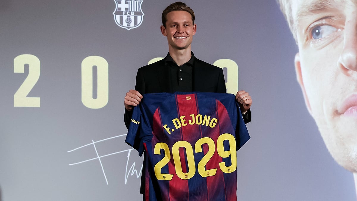 Frenkie de Jong has extended his Barcelona contract until 2029.