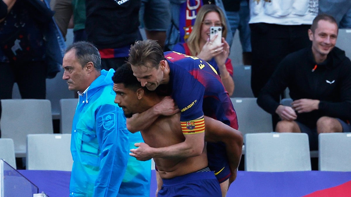 AP : Barcelona moved into the league lead with a one-point advantage over Madrid