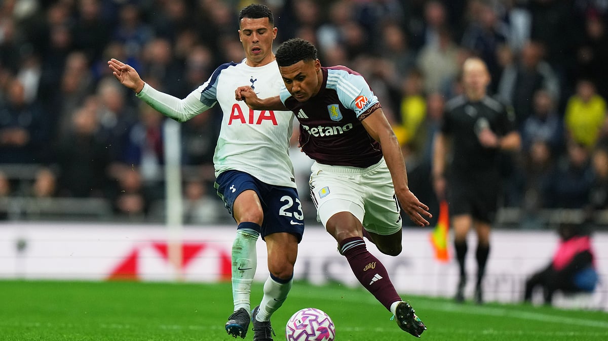 | Photo: AP/Joanna Chan : Tottenham's Pedro Porro, left, tackles Aston Villa's Ollie Watkins during the English Premier League soccer match between Tottenham Hotspur and Aston Villa in London, Sunday, Oct. 19, 2025. 