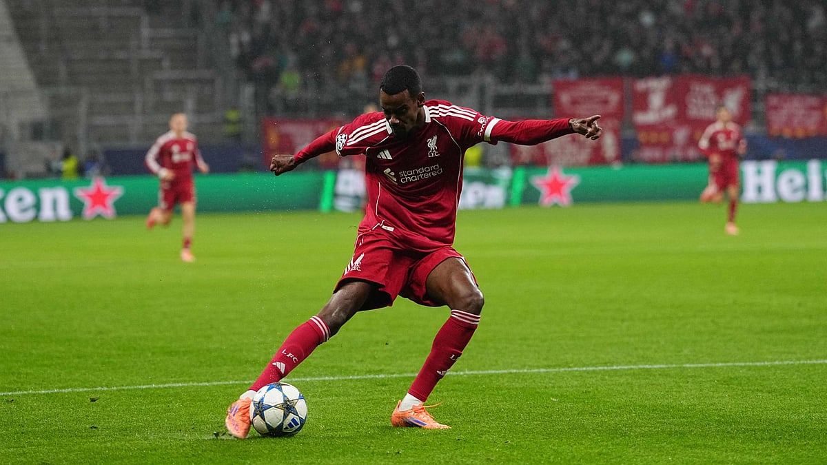 Alexander Isak in action for Liverpool
