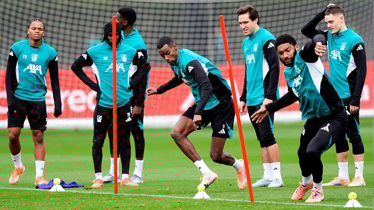 | Photo: PA/Peter Byrne via AP : Liverpool's Alexander Isak during a training session in Liverpool, England, Tuesday, Oct. 21, 2025. 