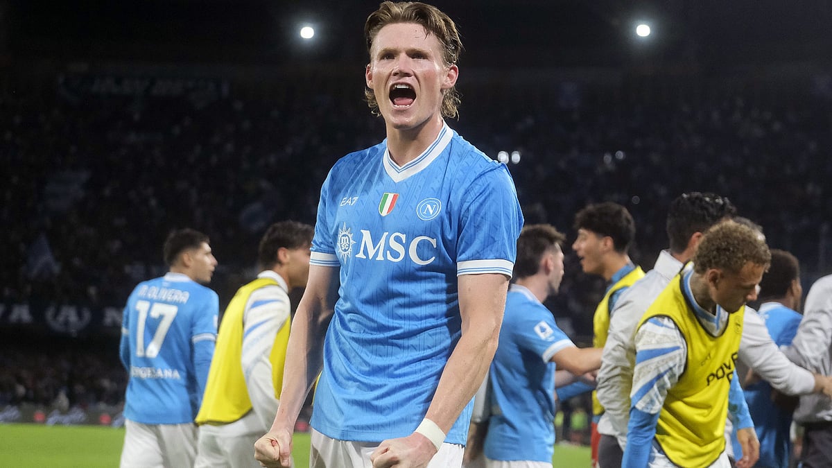 Scott McTominay celebrates Napoli's third goal against Inter