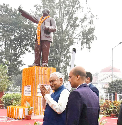 Santosh Kumar Hindustan Times : Bihar Chief Minister Nitish Kumar pay tribute to Dr. Bhimrao Ambedkar on his death anniversary at Patna High Court roundabout on December 6, 2023 in Patna, India. (Photo by Santosh Kumar Hindustan Times) Bihar Politics And Governance