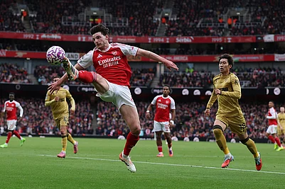 | Photo: AP/Richard Pelham : Arsenals Declan Rice, centre, kicks the ball as Crystal Palaces Daichi Kamada, right, and Yeremy Pino look him during the English Premier League soccer match between Arsenal and Crystal Palace in London.