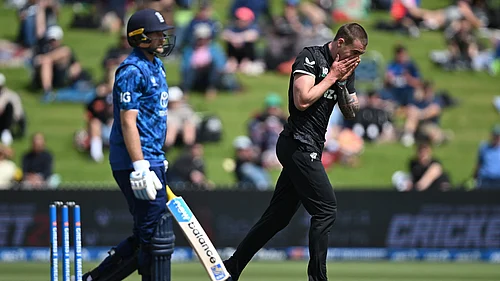 (Andrew Cornaga/Photosport via AP) : New Zealand Vs England LIVE Cricket Score, 2nd ODI: New Zealand bowler Blair Tickner, right, reacts after taking the wicket of Englands Joe Root, left, during their T20 cricket match in Hamilton, New Zealand, Wednesday, Oct. 29, 2025.