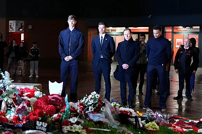 | Photo: Peter Byrne/PA via AP : From left: Real Madrids Dean Huijsen, head coach Xabi Alonso, head of public relations Emilio Butragueno and Trent Alexander-Arnold pay their respects next to the Diogo Jota memorial outside Anfield, Liverpool, England, ahead of the Champions League soccer match against Liverpool.