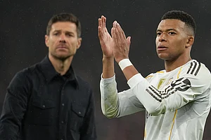 | Photo: AP/Jon Super : Real Madrid's head coach Xabi Alonso and Kylian Mbappe walk off the oitch after the Champions League soccer match between Liverpool and Real Madrid in Liverpool, England.