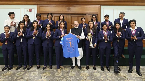 X/@ddsportschannel : Prime Minister Narendra Modi hosted the Indian women’s cricket team following their triumph in the ICC Women’s World Cup 2025.