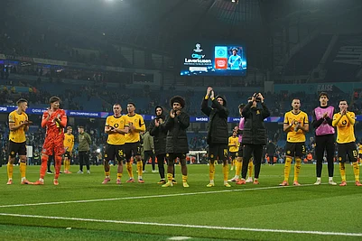 | Photo: AP/Ian Hodgson : Dortmund players applaud to supporters after the Champions League opening phase soccer match between Manchester City and Borussia Dortmund in Manchester, England.