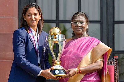 | Photo: PTI/Salman Ali : President Droupadi Murmu with womens cricket team captain Harmanpreet Kaur during a meeting following the teams victory in the ODI World Cup, at Rashtrapati Bhavan, in New Delhi.
