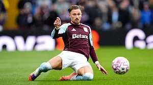 | Photo: AP/Nick Potts : Aston Villa's Matty Cash goes for the ball during the English Premier League match between Aston Villa and Manchester City, in Birmingham, England, Sunday Oct. 26, 2025.
