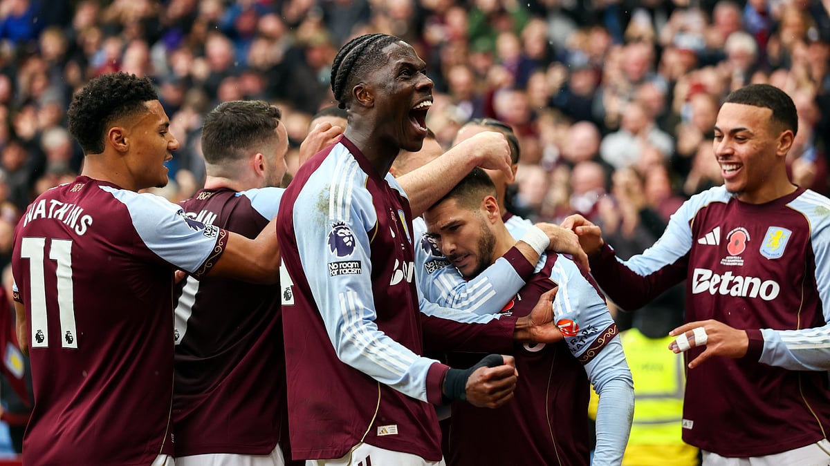 Aston Villa players celebrate Emiliano Buendia's goal against Bournemouth in English Premier League 2025-26.