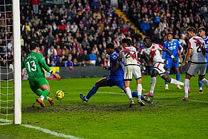 | Photo: AP/Manu Fernandez : Rayo's goalkeeper Augusto Batalla stops the ball to prevent Real Madrid's Jude Bellingham from scoring during a Spanish La Liga soccer match between Rayo Vallecano and Real Madrid in Madrid, Spain.
