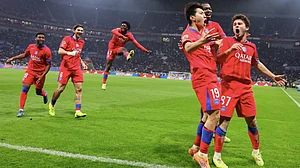 | Photo: X/PSG_English : Paris Saint-Germain's Joao Neves celebrates with his teammates after scoring his side's third goal during the Ligue 1 match against Lyon on Sunday, November 9, 2025.