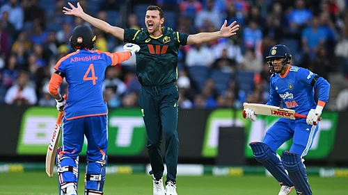 | Photo: AAP/James Ross via AP : Australias Josh Hazlewood appeals unsuccessfully for the wicket of Indias Shubman Gill their T20 cricket match in Melbourne, on Friday, October 31, 2025.