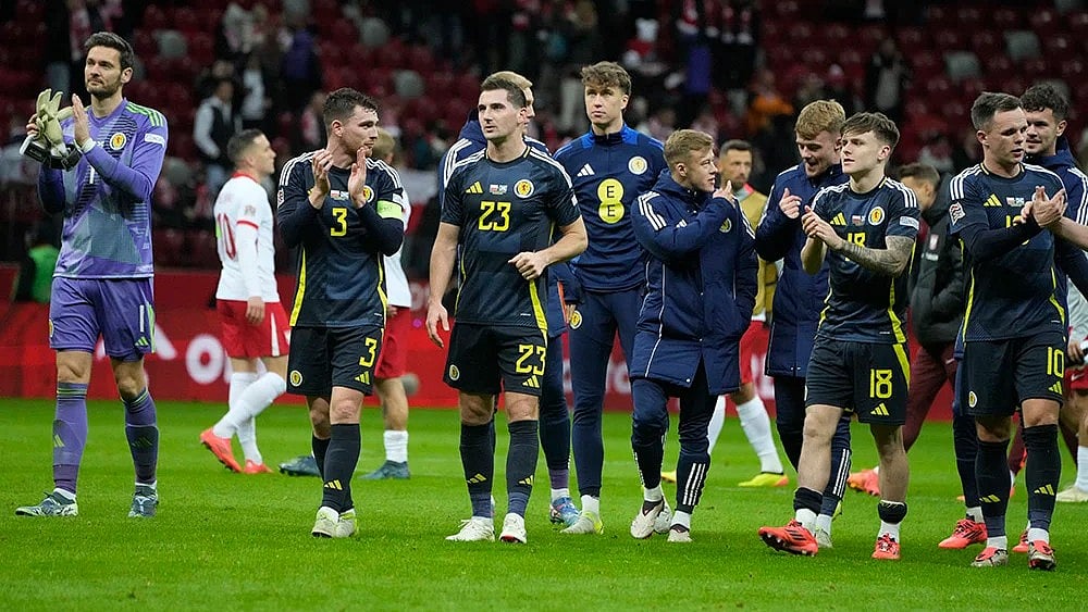 | Photo: AP/Czarek Sokolowski : Nations League Soccer: Scotland players greet the fans after the end of the match