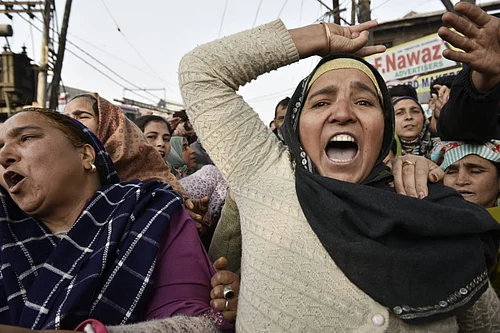 Yasir Iqbal : Relatives of Mohammad Shafi, killed in Nowgam accidental police station blast