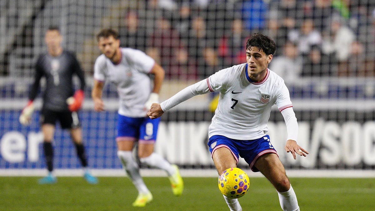 (AP Photo/Derik Hamilton) : United States' Gio Reyna controls the ball during the second half of an international friendly soccer match against Paraguay, Saturday, Nov. 15, 2025, in Chester, Pa.
